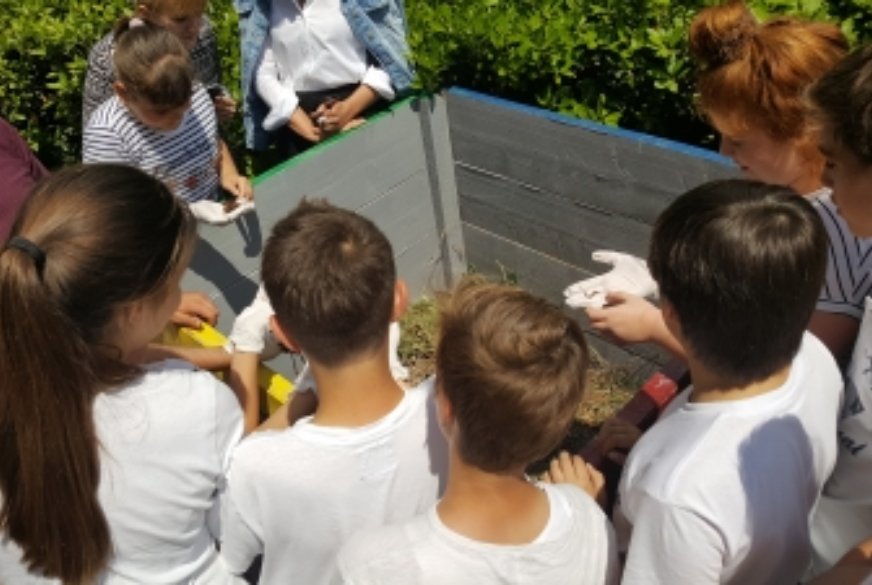 UČENICI OSNOVNIH ŠKOLA PODGORE I TUČEPI PROIZVODE SVOJ HUMUS U SKLOPU PROJEKTA LAG-A!